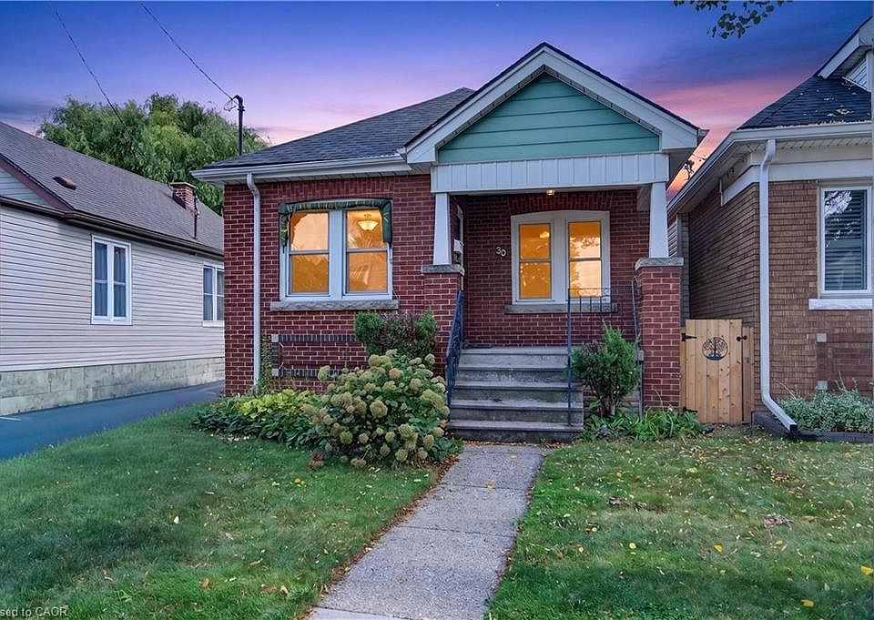 1st image of 30 Barons Ave N