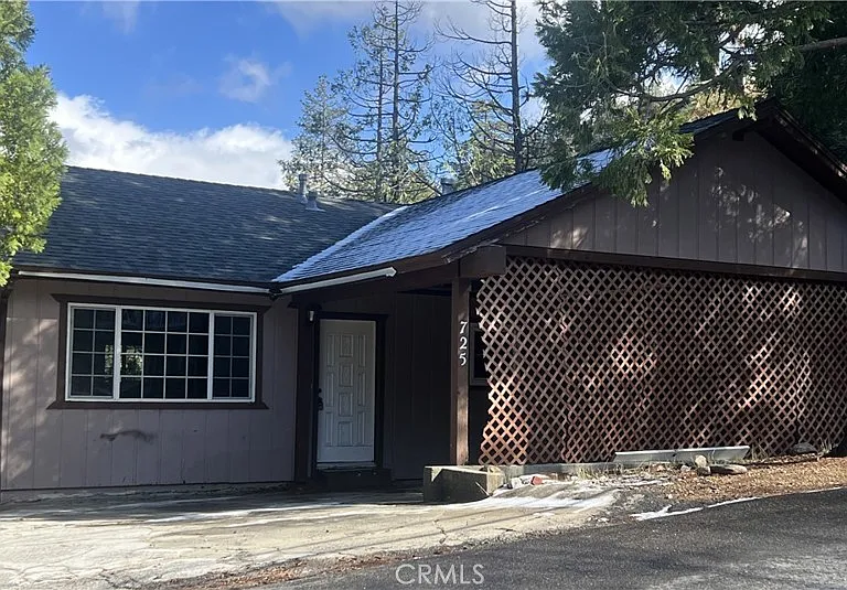 725 Tyrol Dr — Photo 1