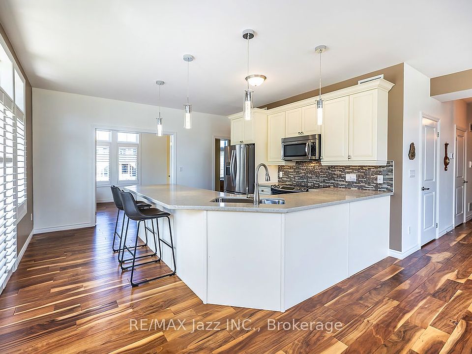 1st image of 29 Lakewood Cres #111
