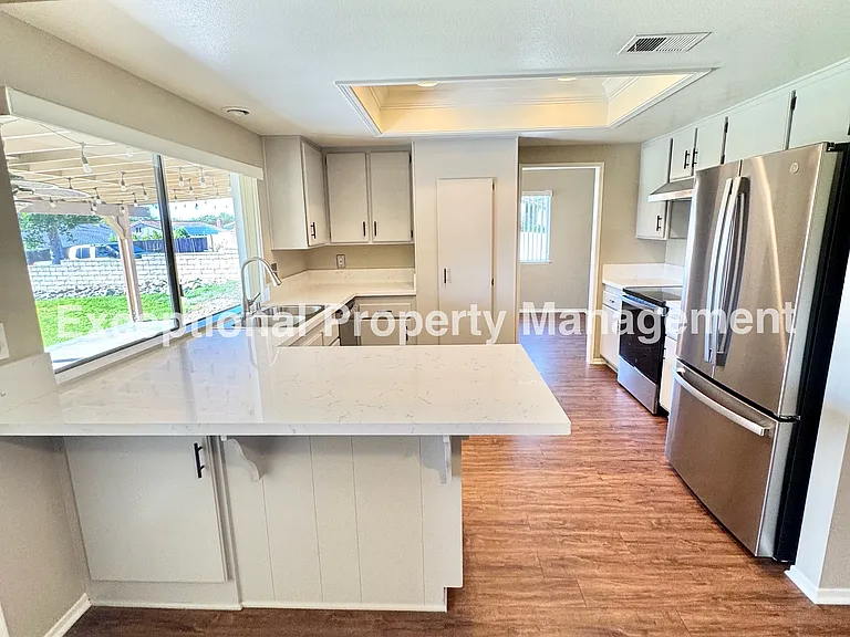 834 W 16th St — Photo 7