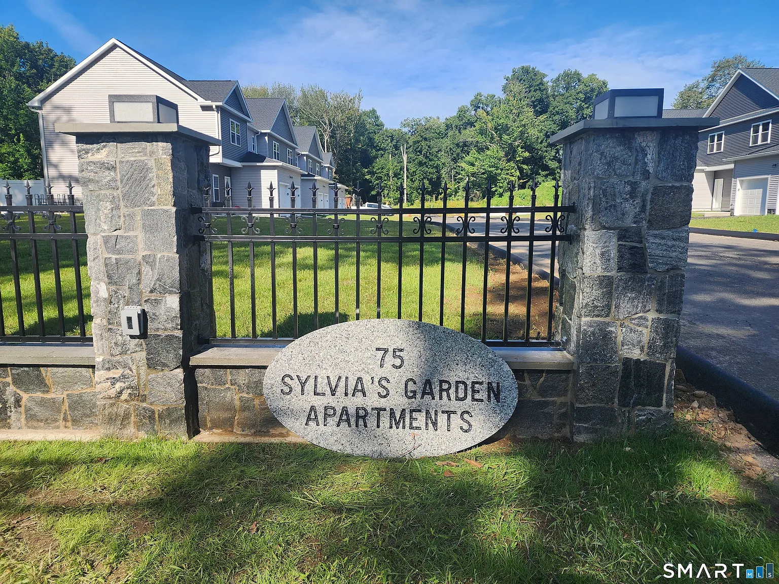 2 bed, 1.5 bath, 1593 sqft, $2,500 — Photo 2