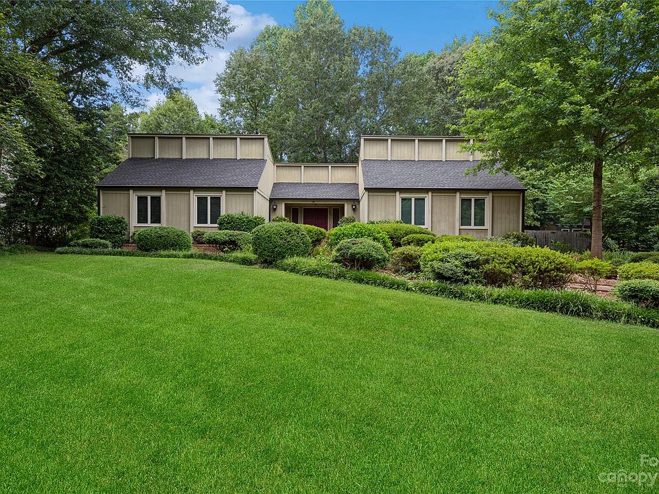 1st image of 3025 Southampton Cir #4