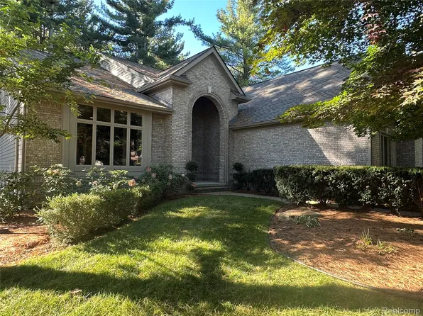 9112 Roger Scott Trl, Brighton, MI 48116