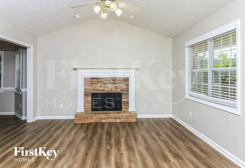 3 bed, 2.0 bath, 1288 sqft, $1,910 — Photo 3