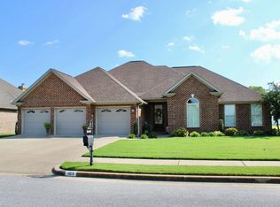 103 Rhett Dr, Muscle Shoals, AL 35661