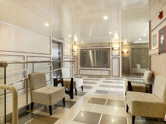 3rd image of 1878 Greenfield Ave #Penthouse 6