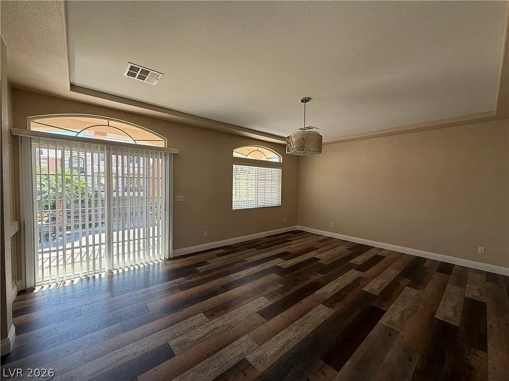 5 bed, 3.5 bath, 2960 sqft, $2,495 — Photo 4