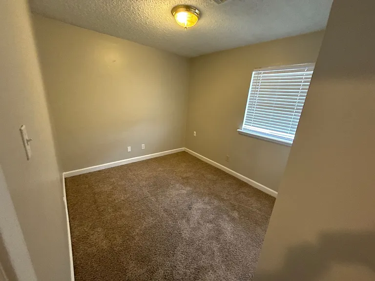 703 S 8th Ave — Photo 10