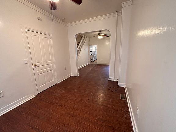 5th image of 738 W Poplar St