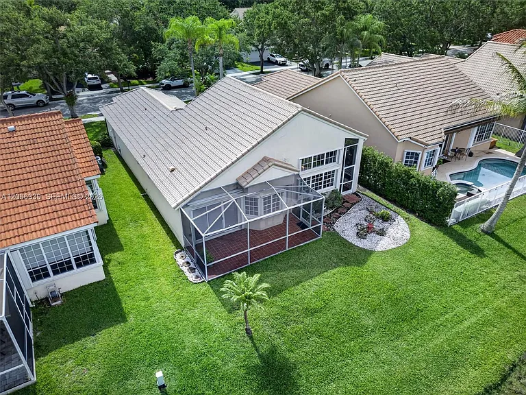 1520 Seabay Rd — Photo 104