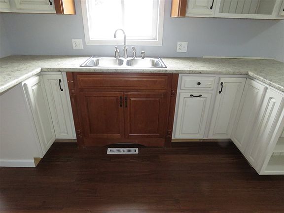 3rd image of 604 Garden St