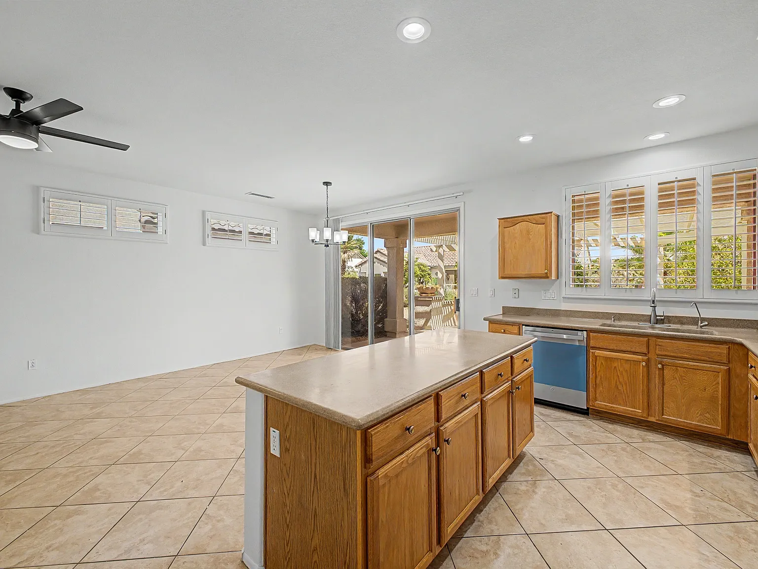 2 bed, 2035 sqft, $2,460 — Photo 3