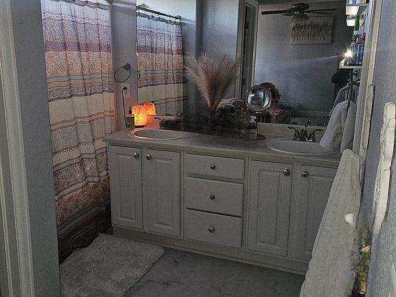 Master Bathroom with garden tub/shower