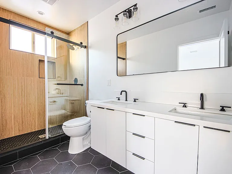 1223 N June St — Photo 26