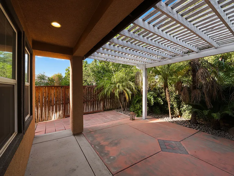 1728 Edmon Way — Photo 34