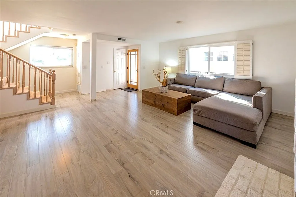 2 bed, 2.5 bath, 1664 sqft, $5,500 — Photo 1