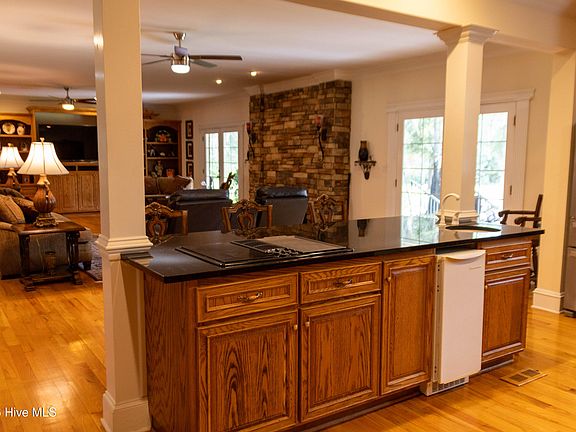 4th image of 224 Crest Ridge Drive