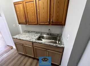 332 Hanover St APT 1, Manchester, NH 03104
