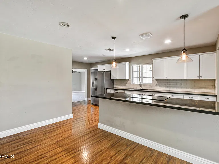 4652 E Vernon Ave — Photo 4