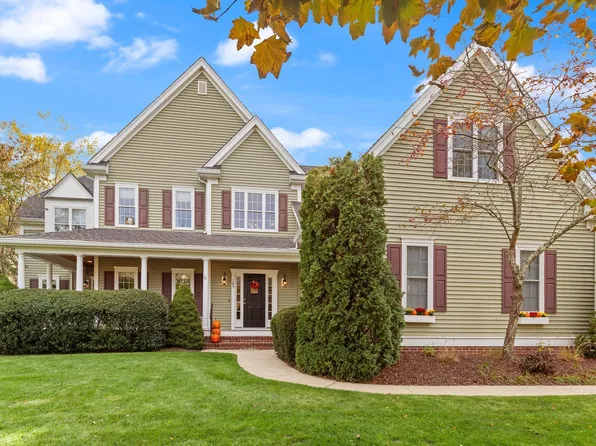 185 Riverside Dr, Wrentham, MA 02093
