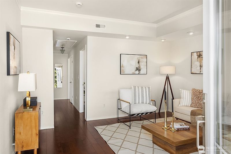 3rd image of 103 8th Avenue S
