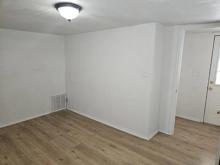 N1721 Greenville Dr — Photo 16