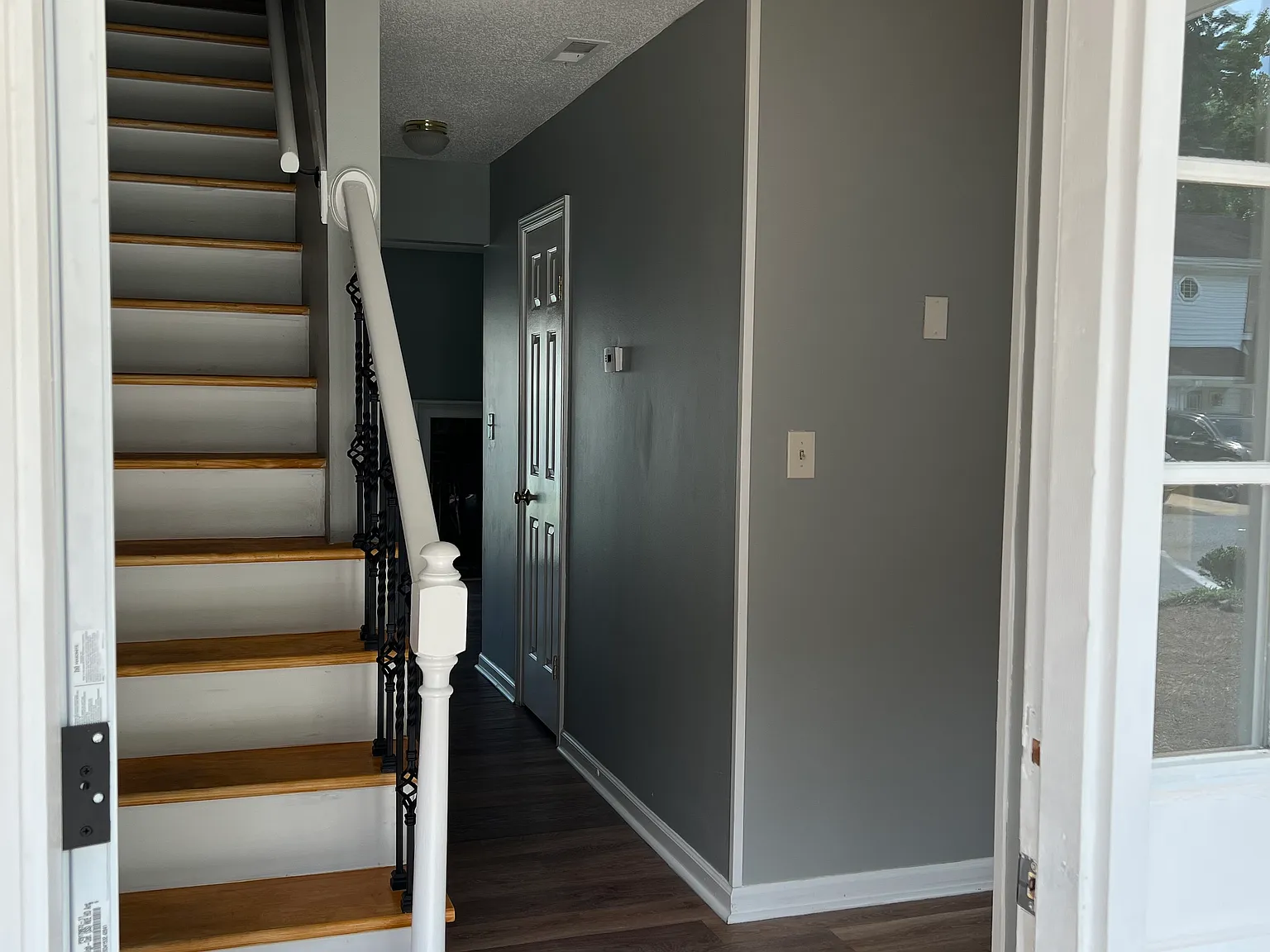 3 bed, 2.5 bath, 1275 sqft, $2,450 — Photo 3