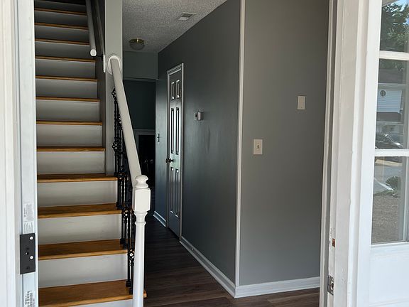 3rd image of 5 Thames Cir