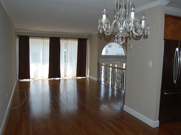 5th image of 239 N Iowa Ave