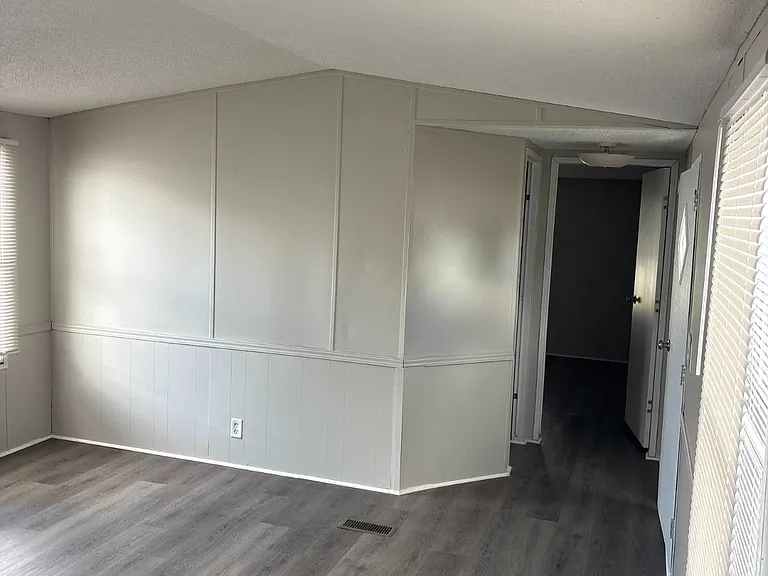 300 Pearl St #9 — Photo 4
