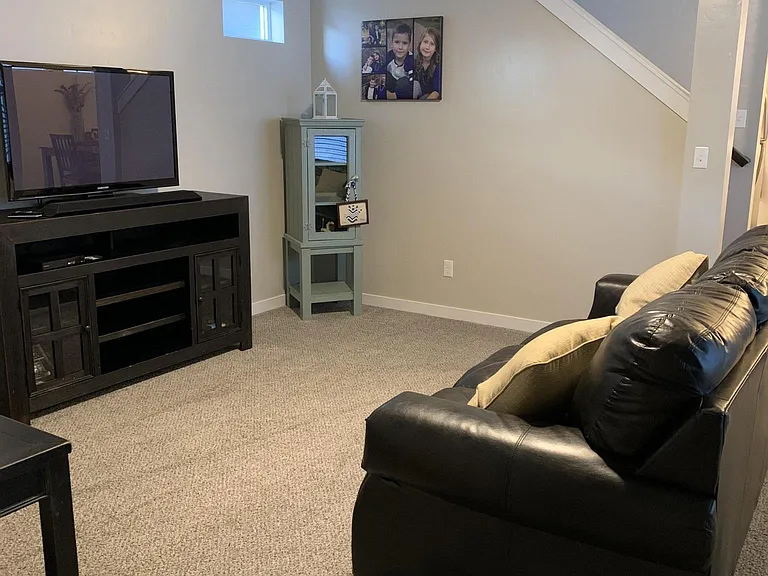 769 E Springloyd St — Photo 6