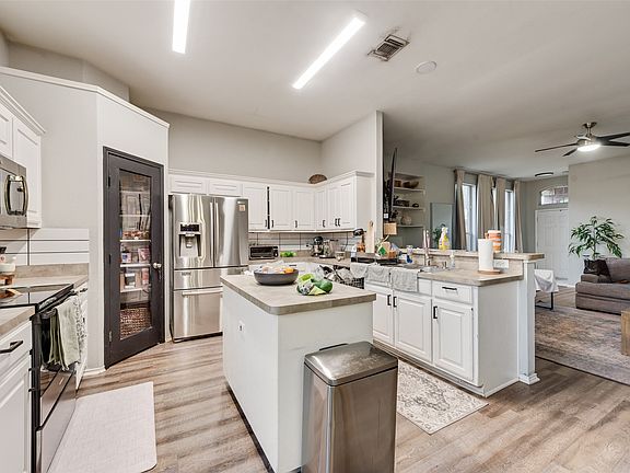 5th image of 8169 Royal Terrace Ln
