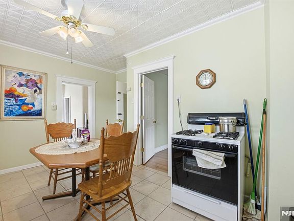 3rd image of 110 Tappan St