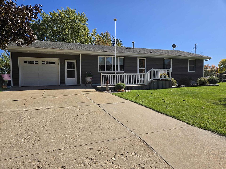 1st image of 923 Red Maple Ave