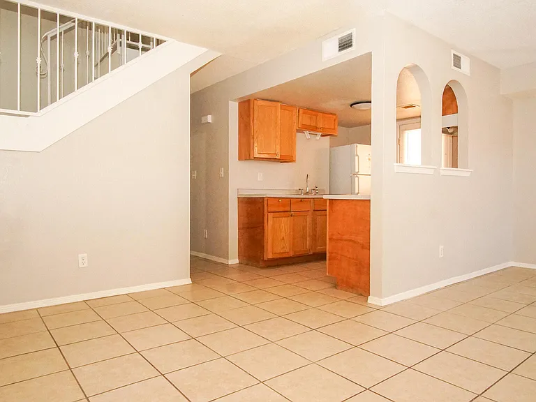 11024 Sunshine Ct — Photo 2