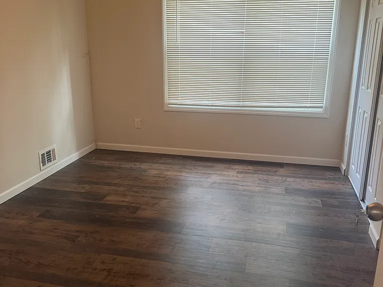 217 Colonial Ct #217 — Photo 8