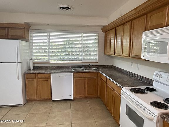 4th image of 903 Stanford Ave