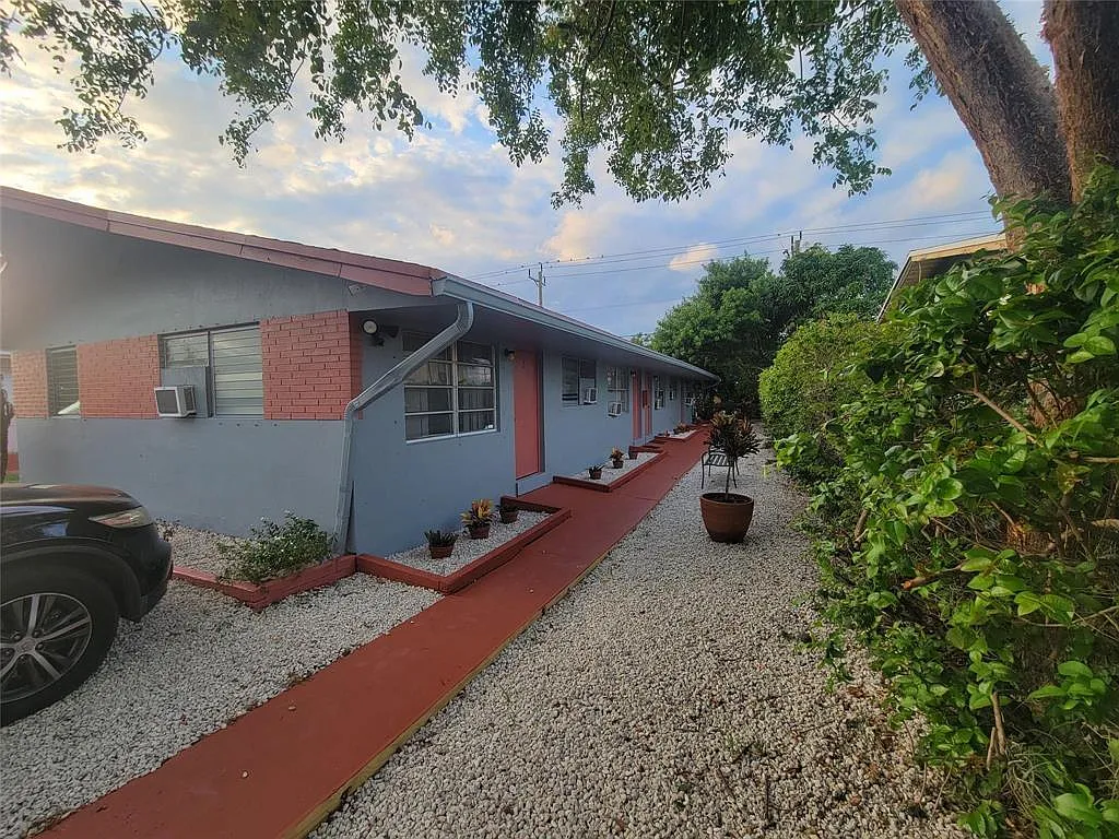 1 bed, 1.0 bath, 1831 sqft, $1,650 — Photo 2