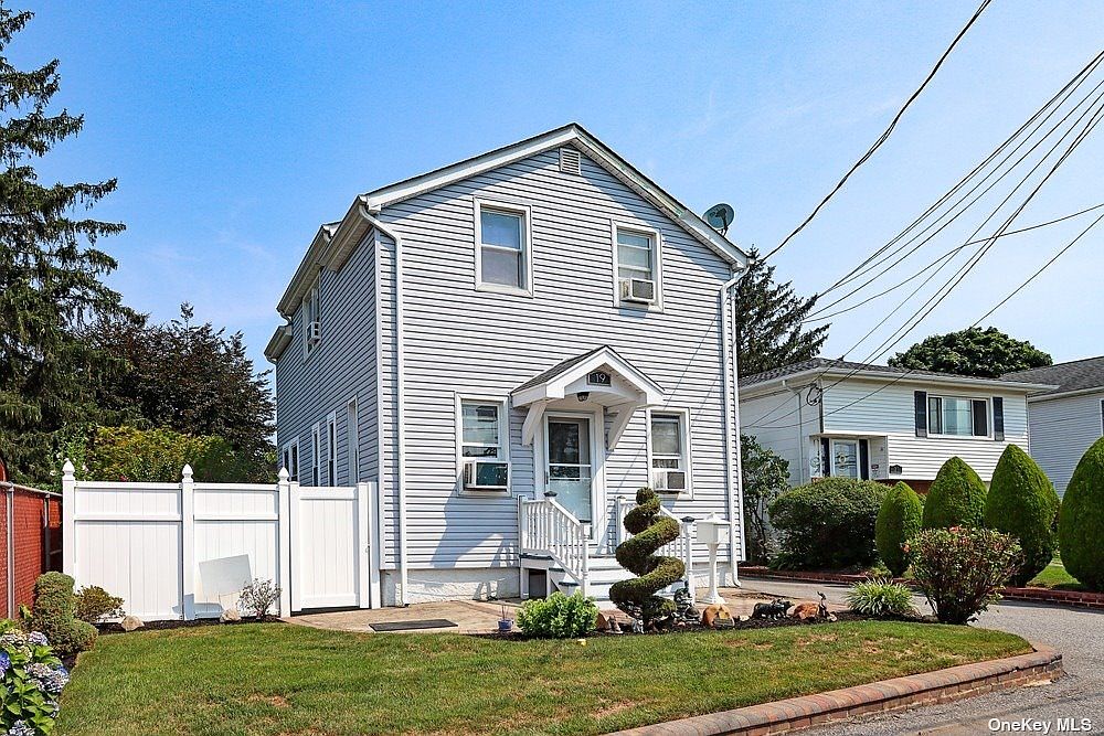 19 N Front Street, Farmingdale, NY 11735 Zillow