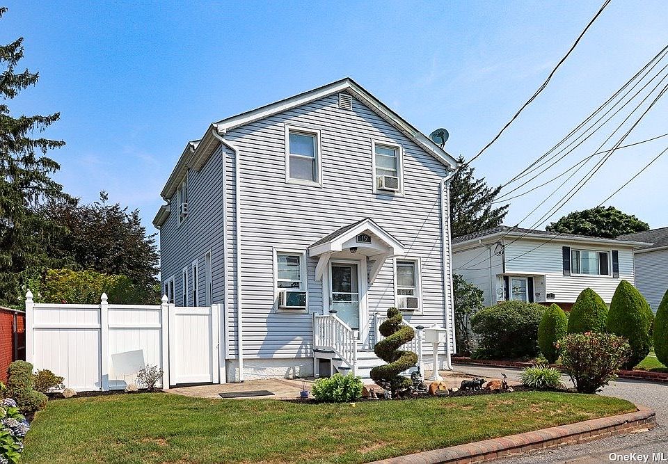 19 N Front Street, Farmingdale, NY 11735 Zillow