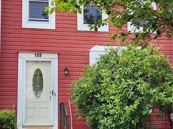 108 Cambria Hill Dr E, Tarentum, PA 15084