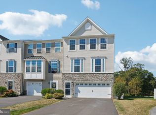 221 Laurel Ln, Perkasie, PA 18944