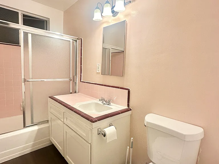 1015 N Edinburgh Ave — Photo 2