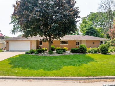 296 Willowbrook Dr, Mason City, IA, 50401