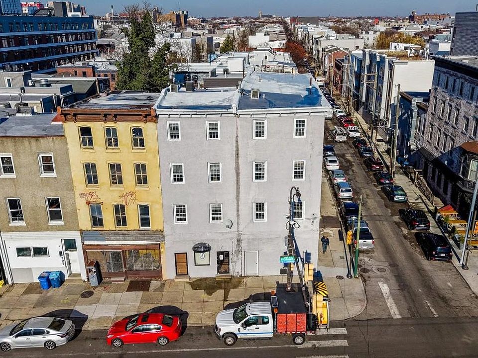 1st image of 701 W Girard Ave