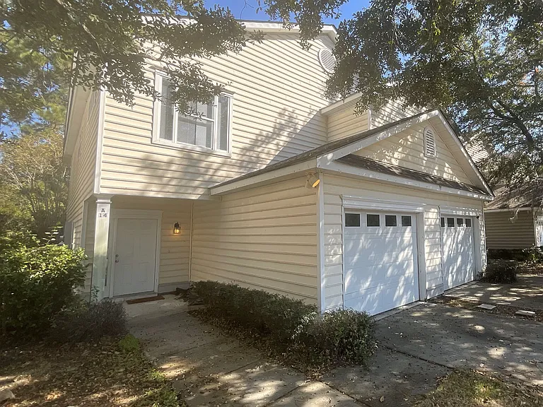 14 Essex Ct #A — Photo 2