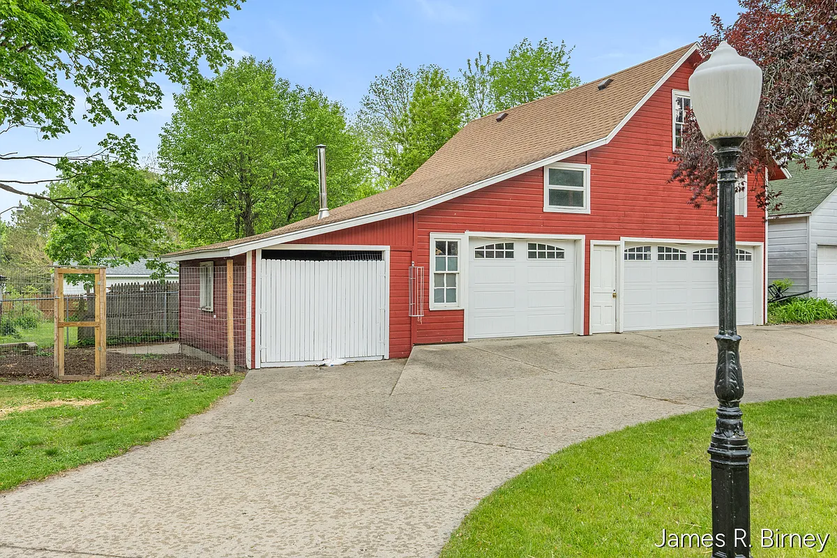 4 bed, 3788 sqft, $3,700 — Photo 4
