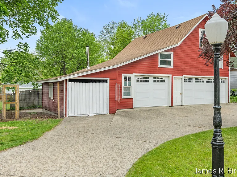 529 Avery St — Photo 4