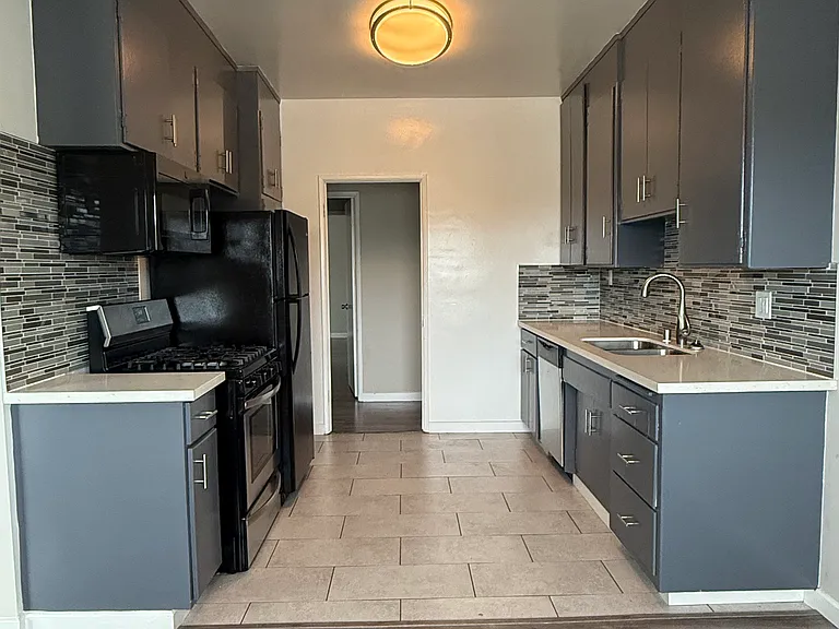 502 Avenue G — Photo 6