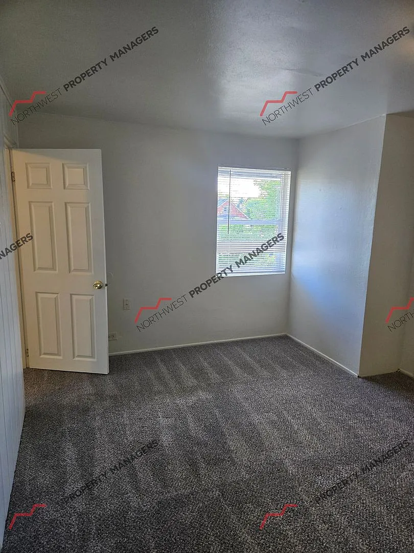 r177c — Photo 3